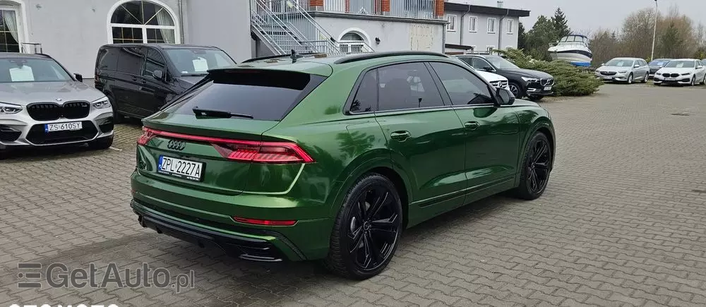 AUDI Q8 