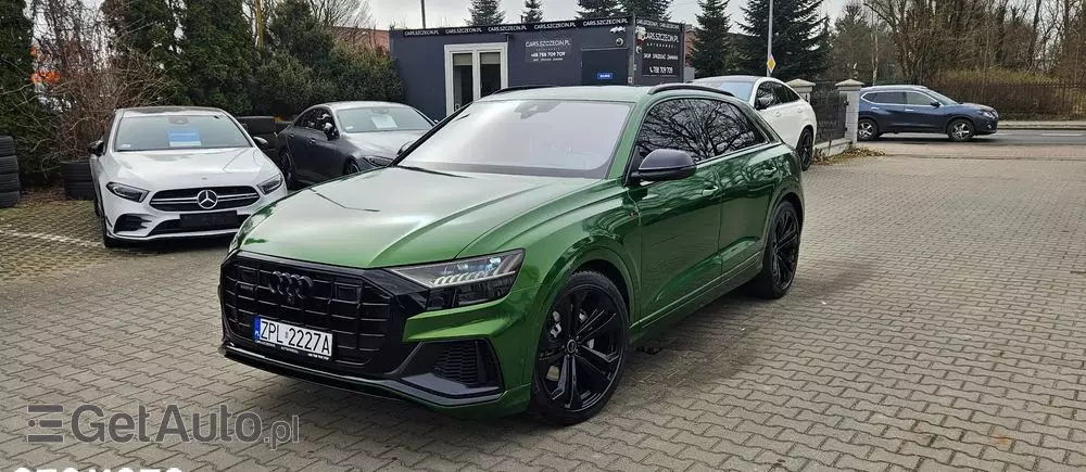 AUDI Q8 