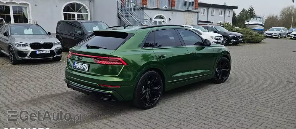 AUDI Q8 