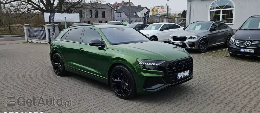 AUDI Q8 