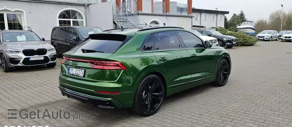 AUDI Q8 