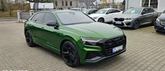 AUDI Q8 