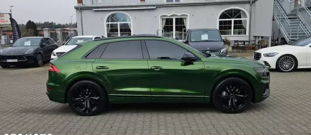 AUDI Q8 