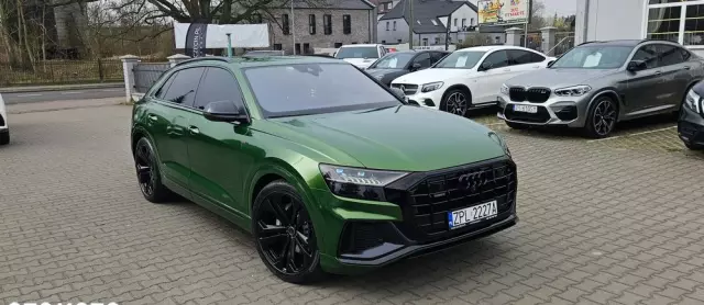 AUDI Q8 