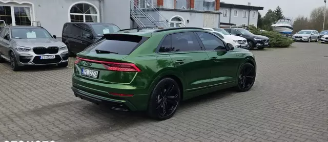 AUDI Q8 