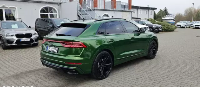 AUDI Q8 