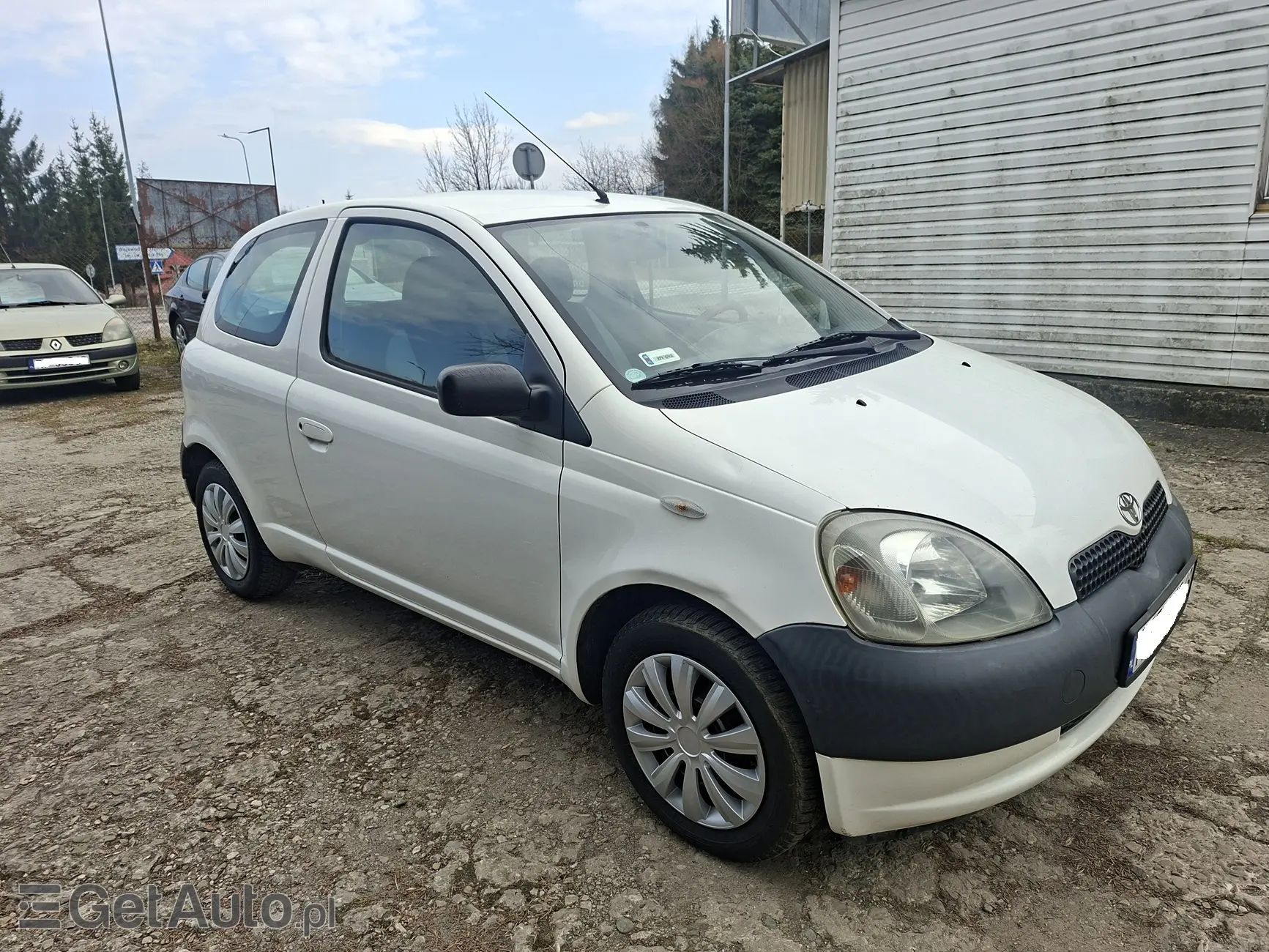 TOYOTA Yaris Base Plus