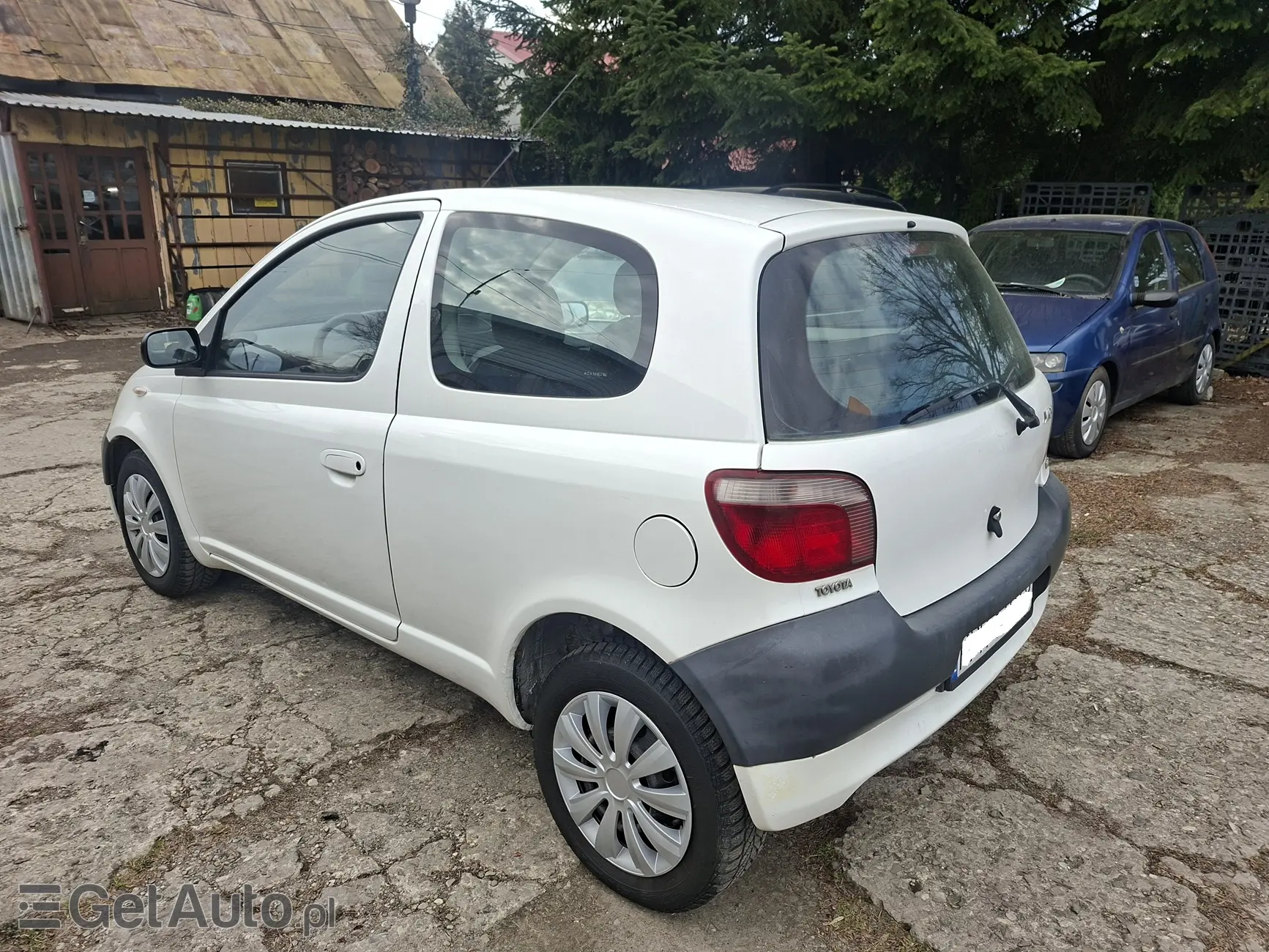 TOYOTA Yaris Base Plus