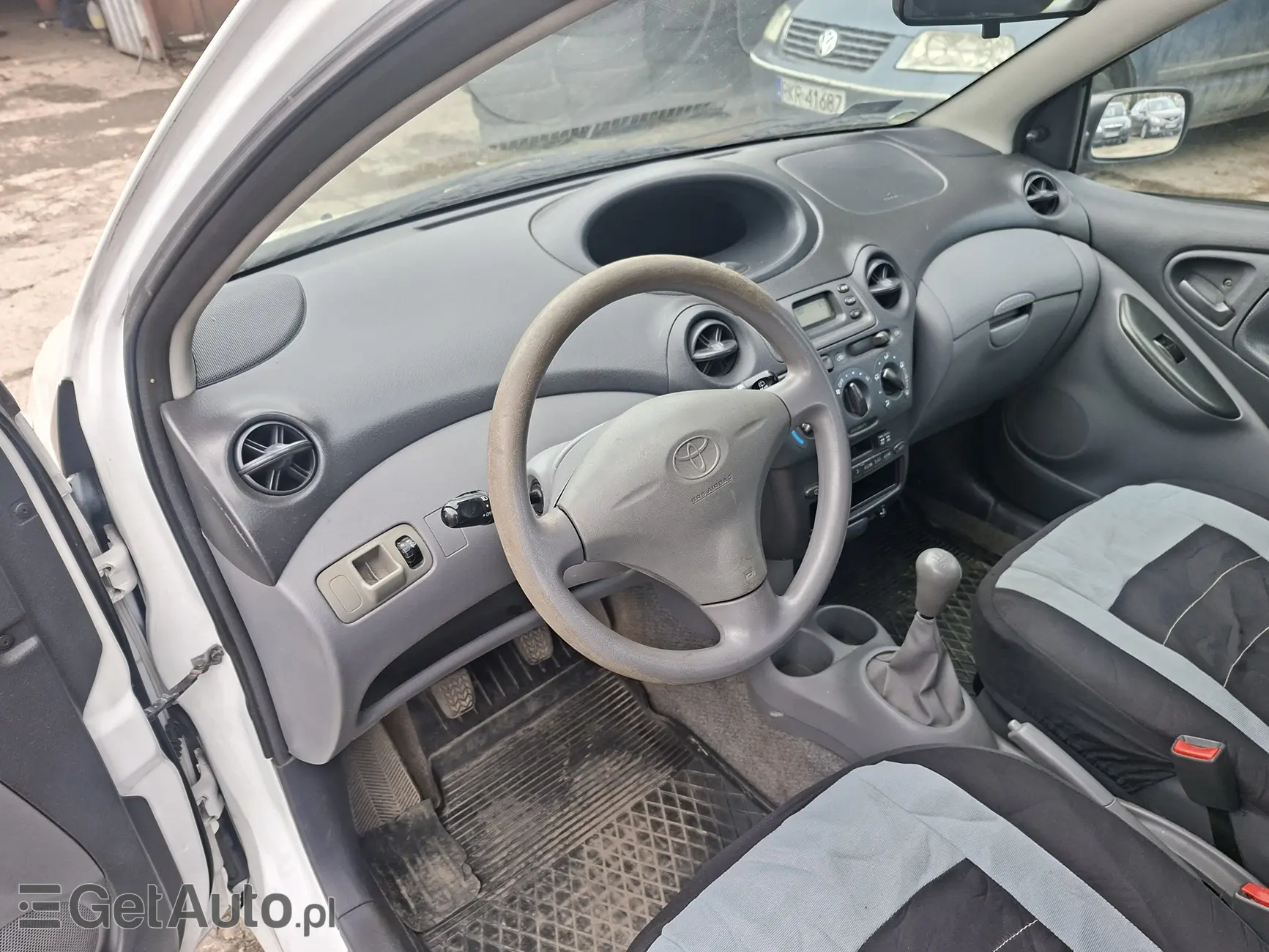 TOYOTA Yaris Base Plus