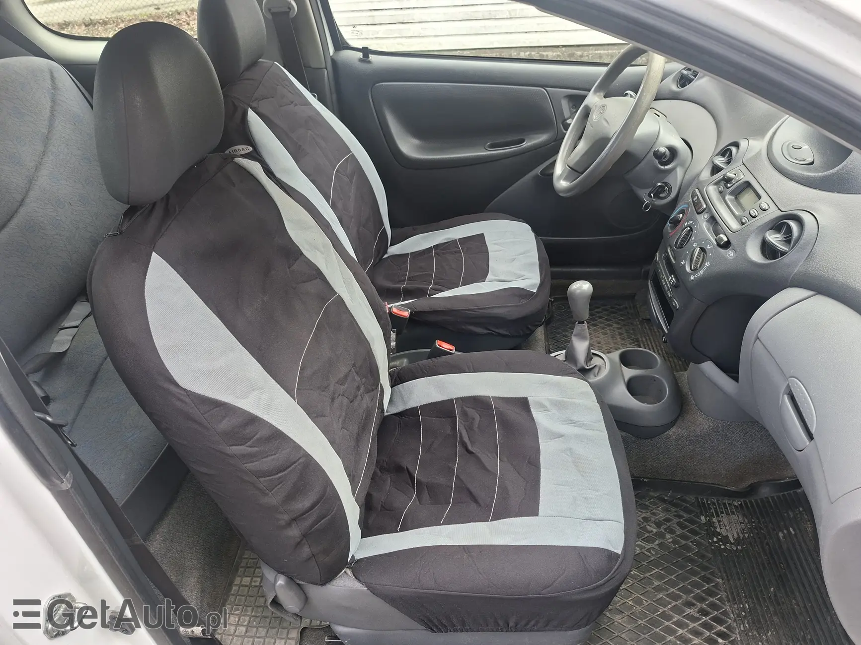 TOYOTA Yaris Base Plus