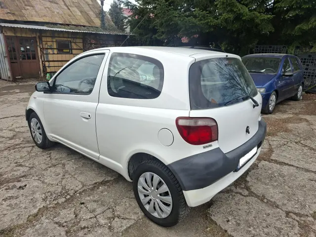 TOYOTA Yaris Base Plus