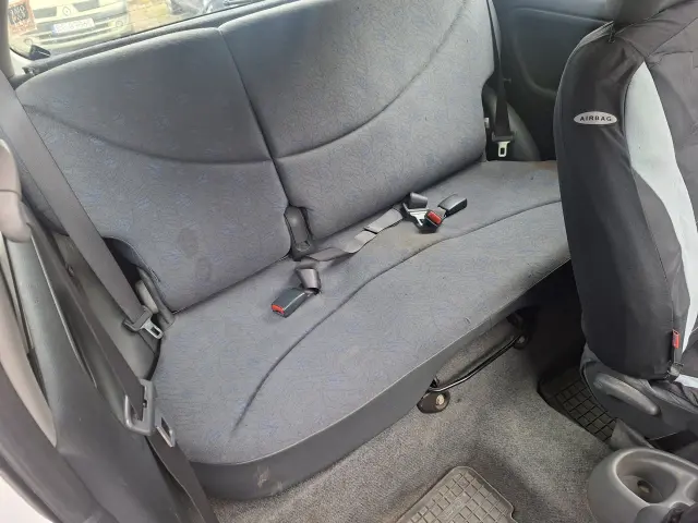 TOYOTA Yaris Base Plus