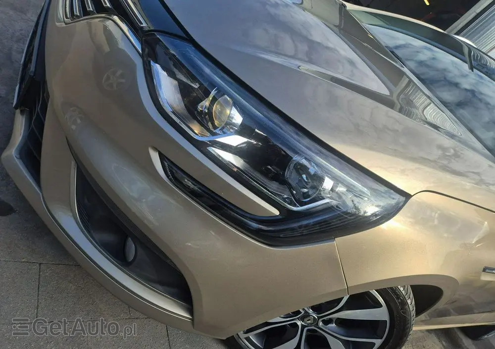 RENAULT Megane Grandtour ENERGY TCe 130 BOSE EDITION