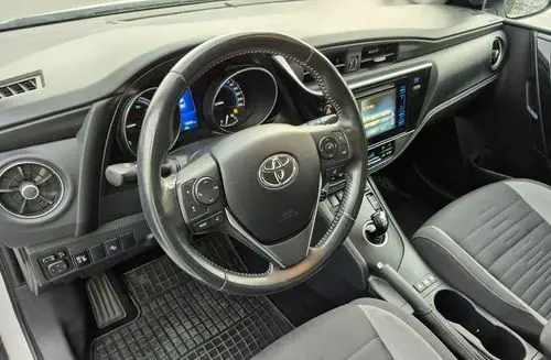 TOYOTA Auris 