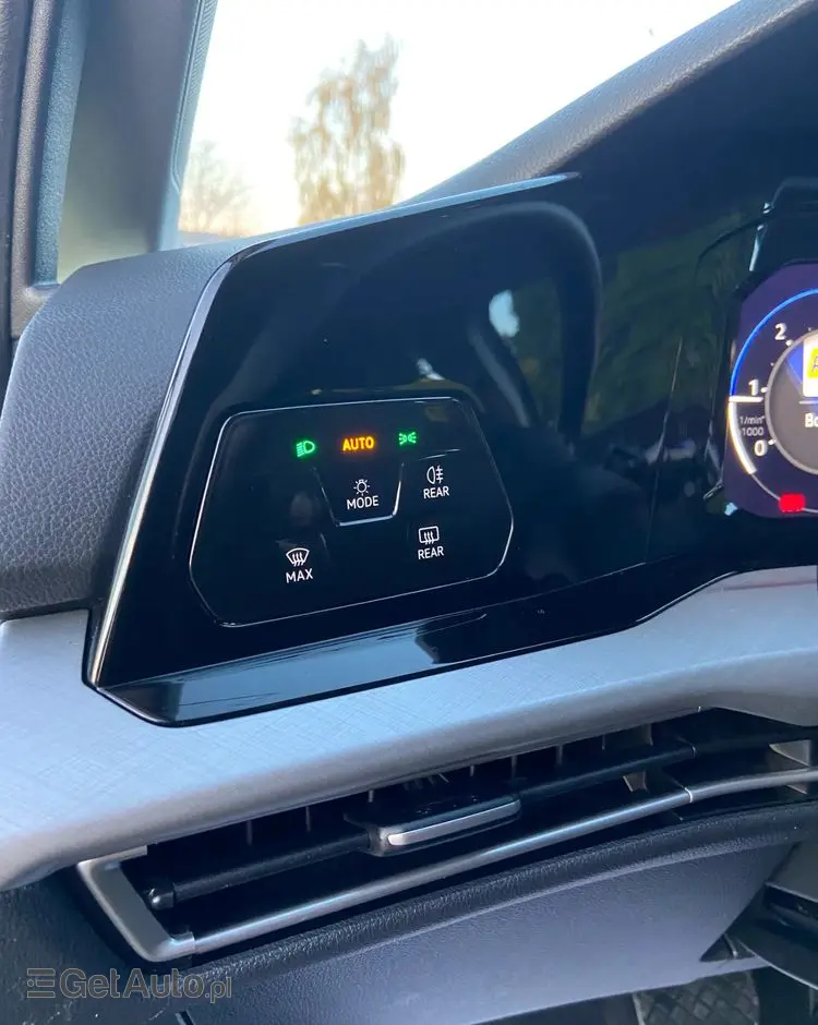 VOLKSWAGEN Golf 2.0 TDI SCR DSG Life