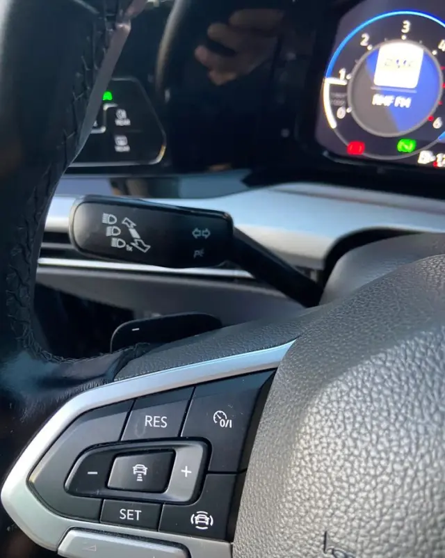 VOLKSWAGEN Golf 2.0 TDI SCR DSG Life