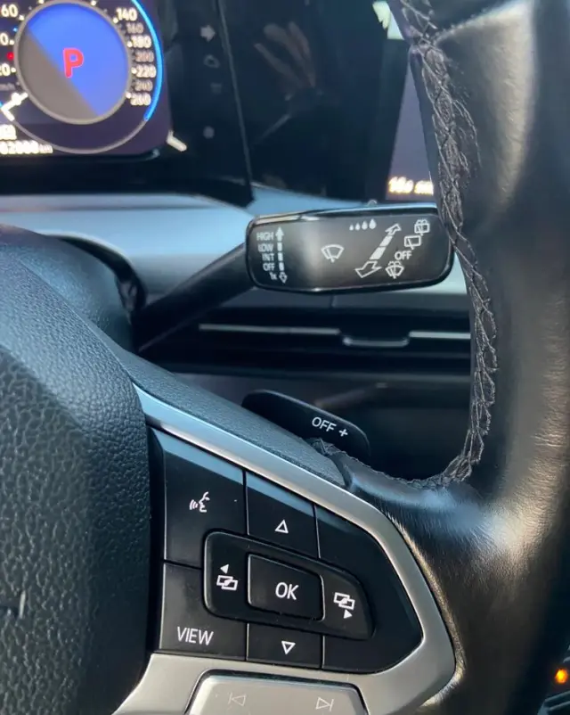 VOLKSWAGEN Golf 2.0 TDI SCR DSG Life