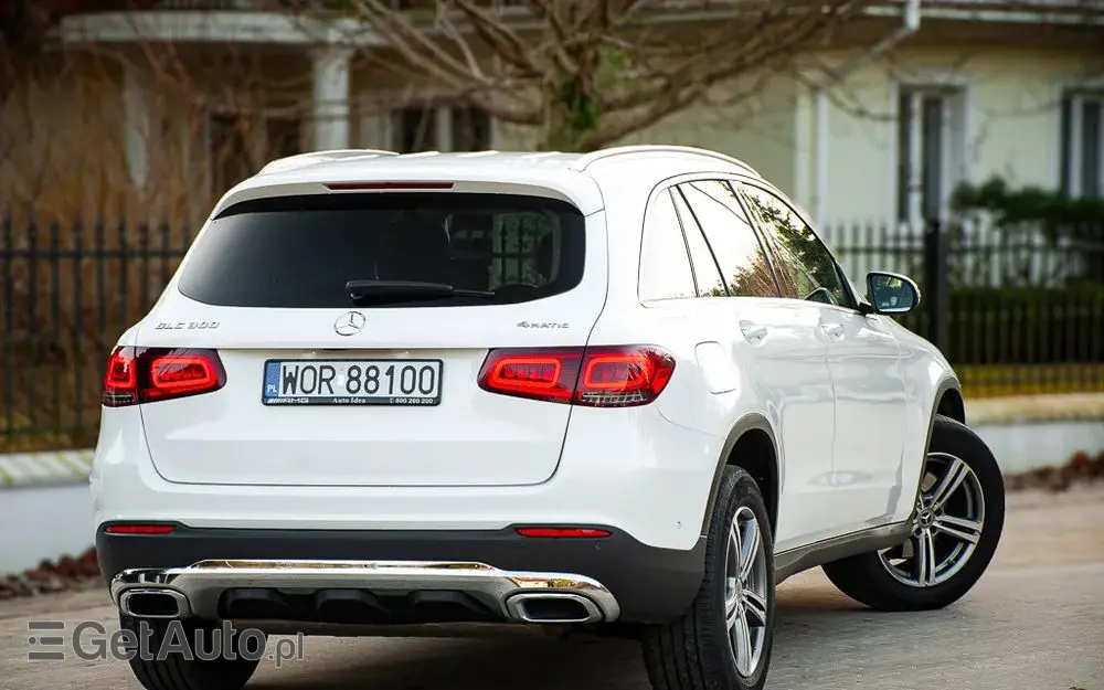MERCEDES-BENZ GLC 300 4Matic 9G-TRONIC AMG Line