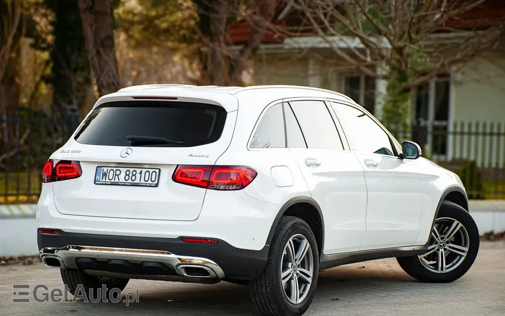 MERCEDES-BENZ GLC 300 4Matic 9G-TRONIC AMG Line