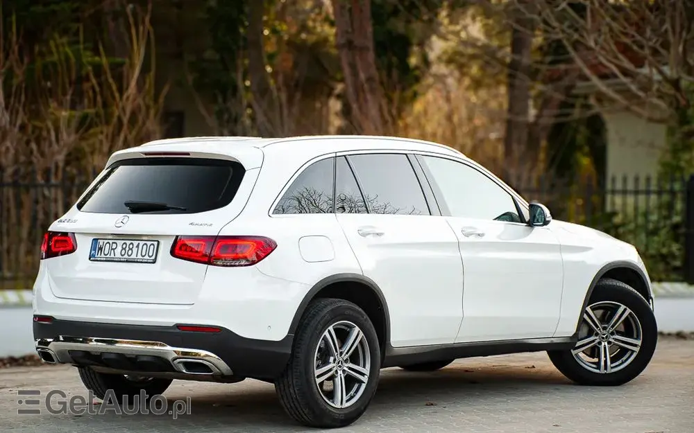 MERCEDES-BENZ GLC 300 4Matic 9G-TRONIC AMG Line