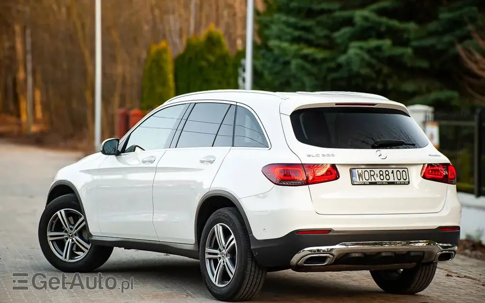 MERCEDES-BENZ GLC 300 4Matic 9G-TRONIC AMG Line