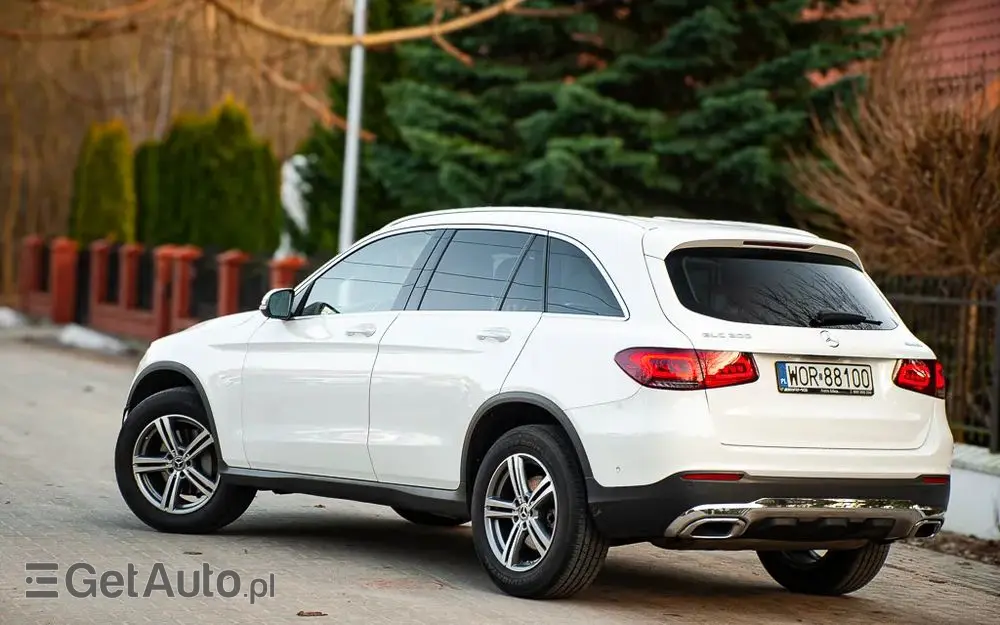 MERCEDES-BENZ GLC 300 4Matic 9G-TRONIC AMG Line