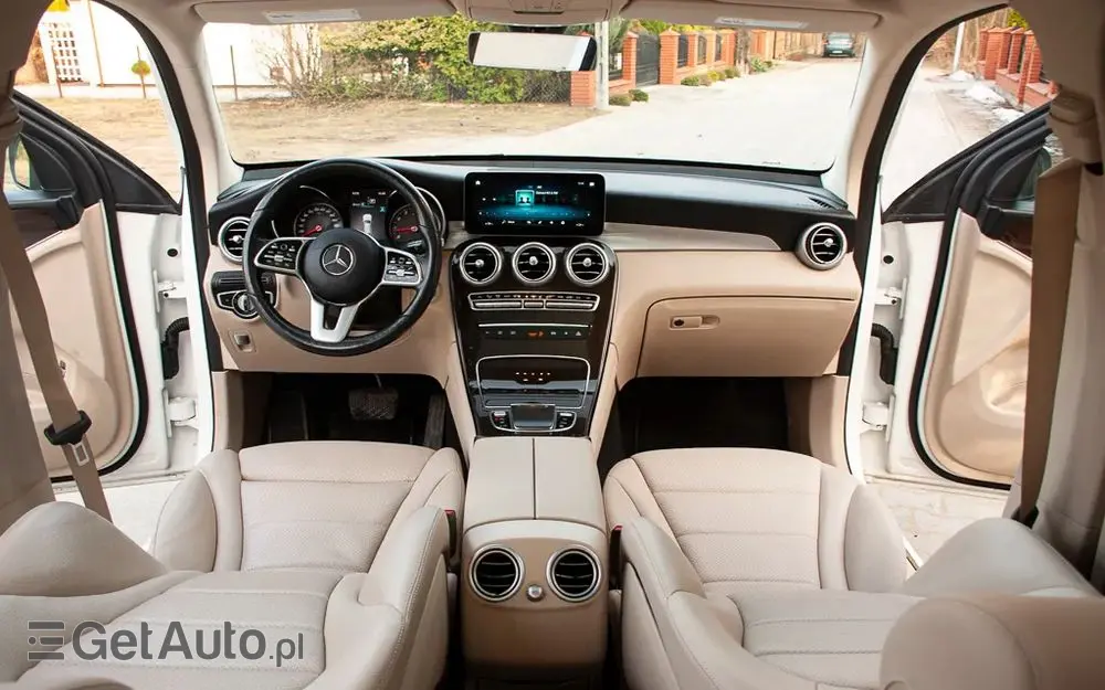 MERCEDES-BENZ GLC 300 4Matic 9G-TRONIC AMG Line