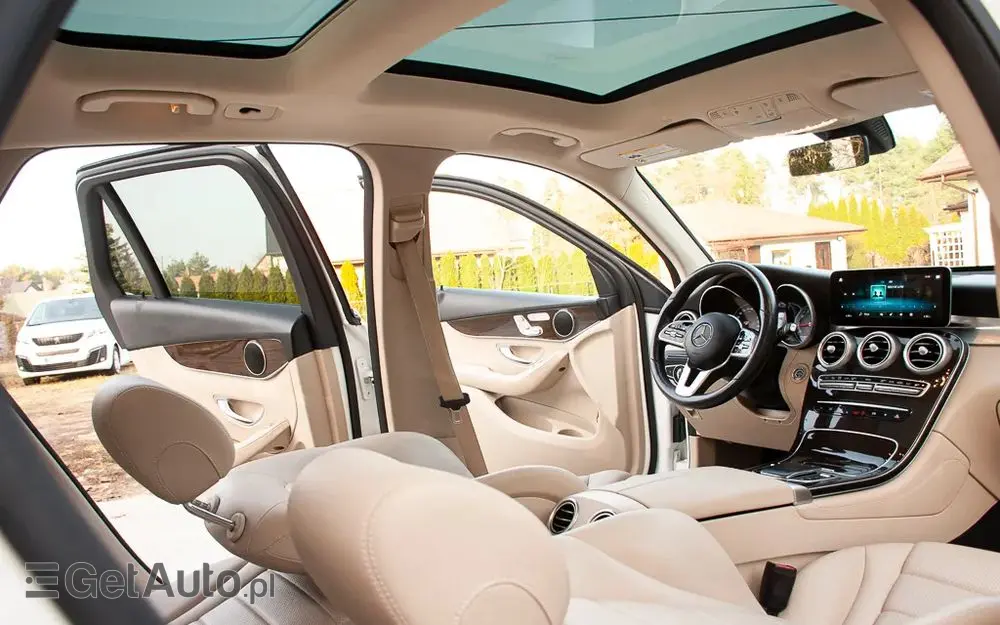 MERCEDES-BENZ GLC 300 4Matic 9G-TRONIC AMG Line