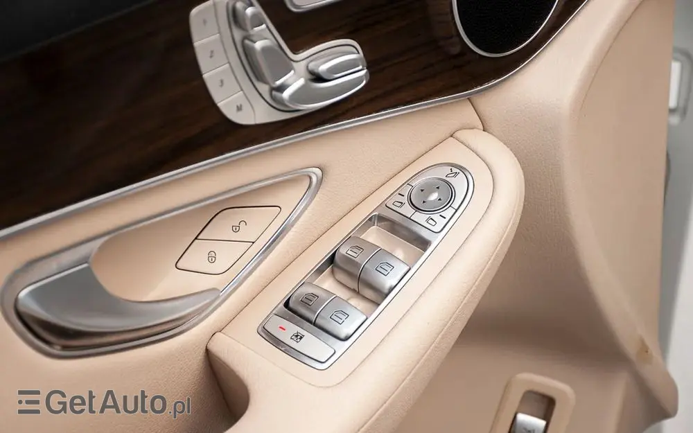 MERCEDES-BENZ GLC 300 4Matic 9G-TRONIC AMG Line