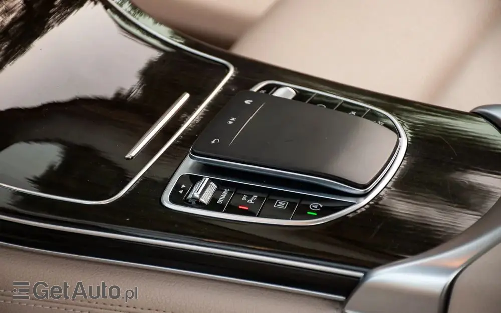MERCEDES-BENZ GLC 300 4Matic 9G-TRONIC AMG Line