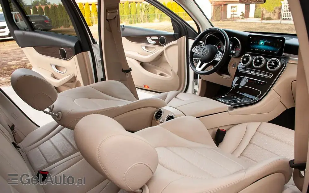 MERCEDES-BENZ GLC 300 4Matic 9G-TRONIC AMG Line