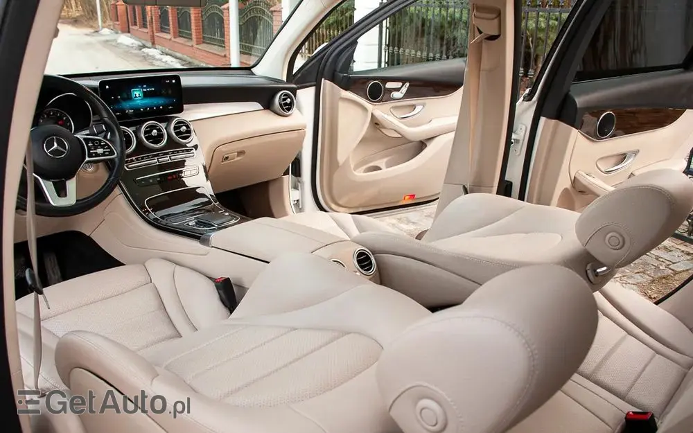 MERCEDES-BENZ GLC 300 4Matic 9G-TRONIC AMG Line