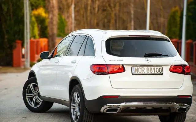 MERCEDES-BENZ GLC 300 4Matic 9G-TRONIC AMG Line