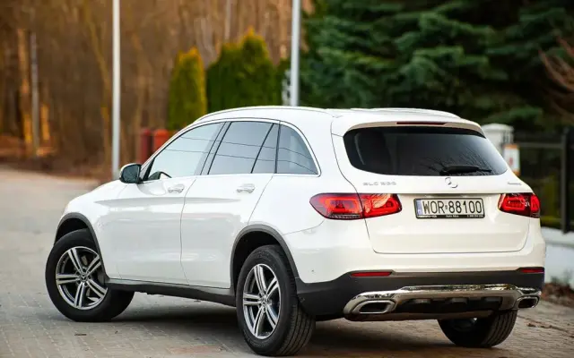 MERCEDES-BENZ GLC 300 4Matic 9G-TRONIC AMG Line