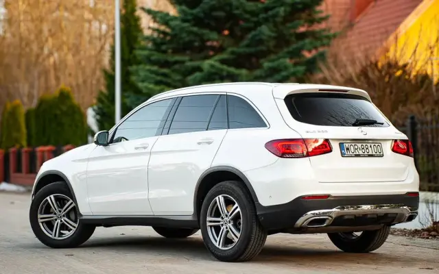 MERCEDES-BENZ GLC 300 4Matic 9G-TRONIC AMG Line