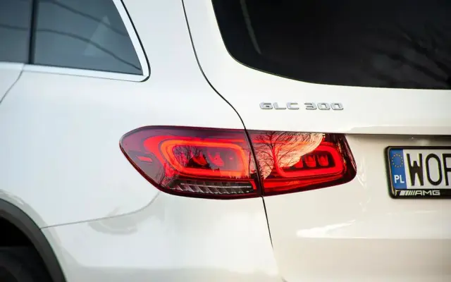 MERCEDES-BENZ GLC 300 4Matic 9G-TRONIC AMG Line