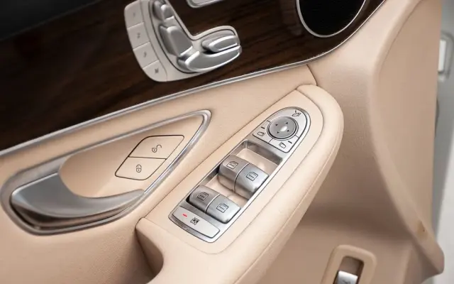MERCEDES-BENZ GLC 300 4Matic 9G-TRONIC AMG Line