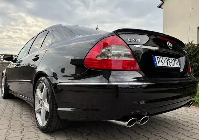 MERCEDES-BENZ Klasa E 63 AMG
