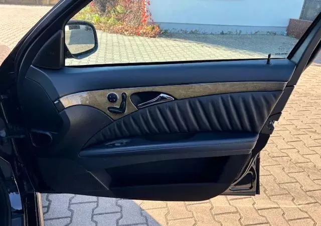 MERCEDES-BENZ Klasa E 63 AMG