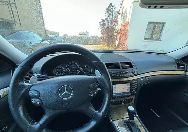 MERCEDES-BENZ Klasa E 63 AMG