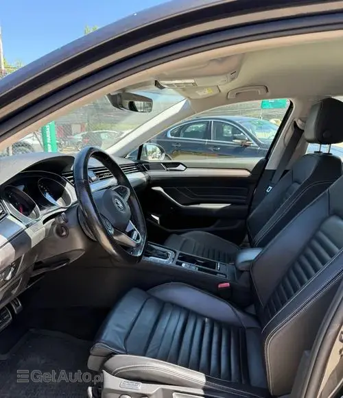 VOLKSWAGEN Passat Alltrack 