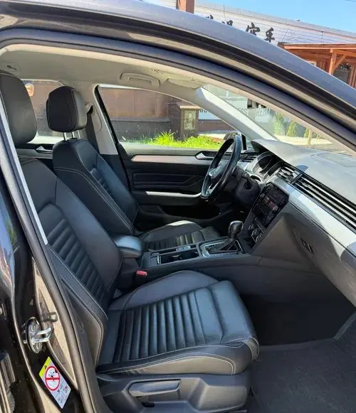 VOLKSWAGEN Passat Alltrack 