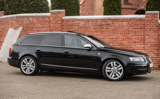 AUDI S6 Avant Standard