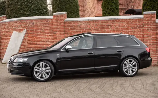 AUDI S6 Avant Standard