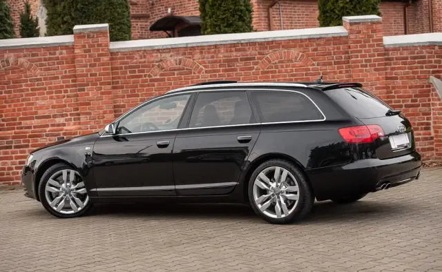 AUDI S6 Avant Standard