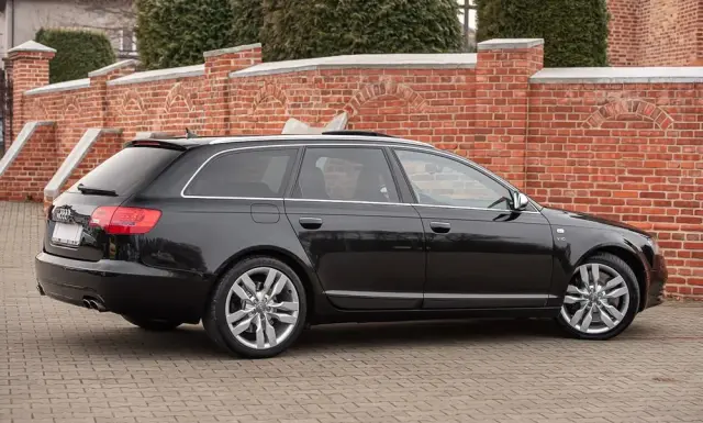 AUDI S6 Avant Standard