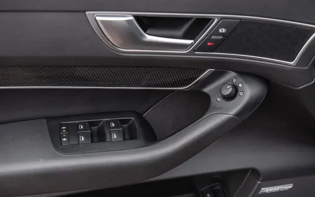 AUDI S6 Avant Standard