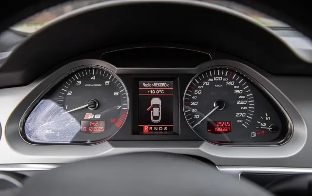 AUDI S6 Avant Standard