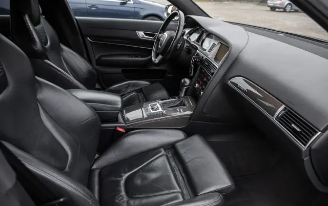 AUDI S6 Avant Standard