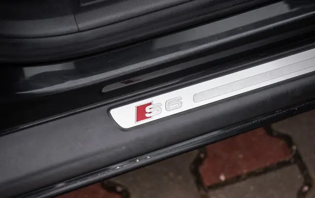 AUDI S6 Avant Standard